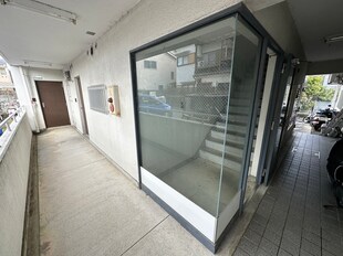 アベニュー中路の物件外観写真